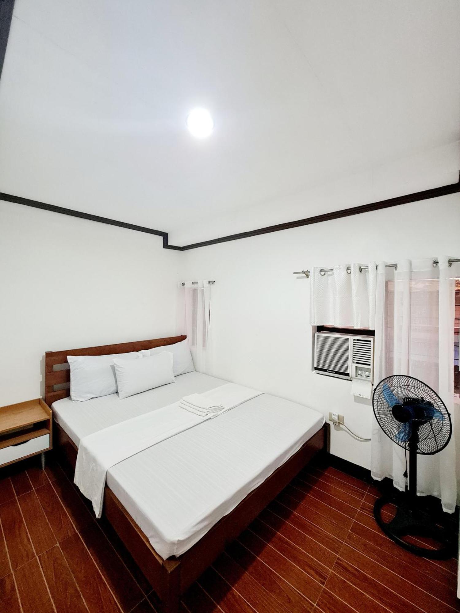 Calapan City Fully Furnished House Transient Near Xentromall L39 Exterior foto