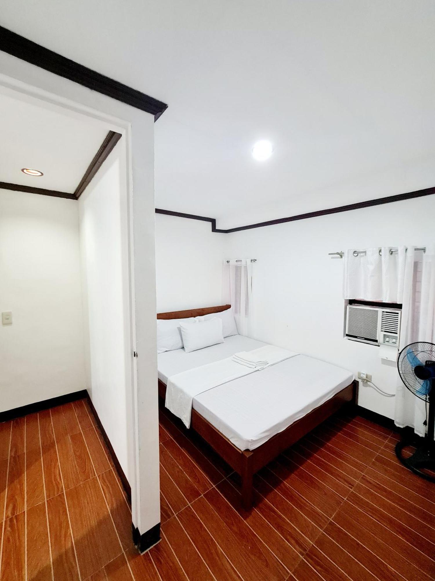 Calapan City Fully Furnished House Transient Near Xentromall L39 Exterior foto